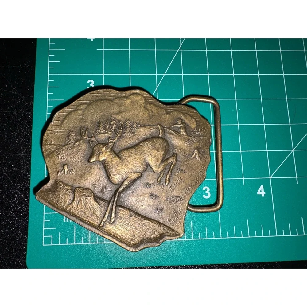 Vintage 1976 Brass Deer Belt Buckle Hunting Scene‎ Wilderness